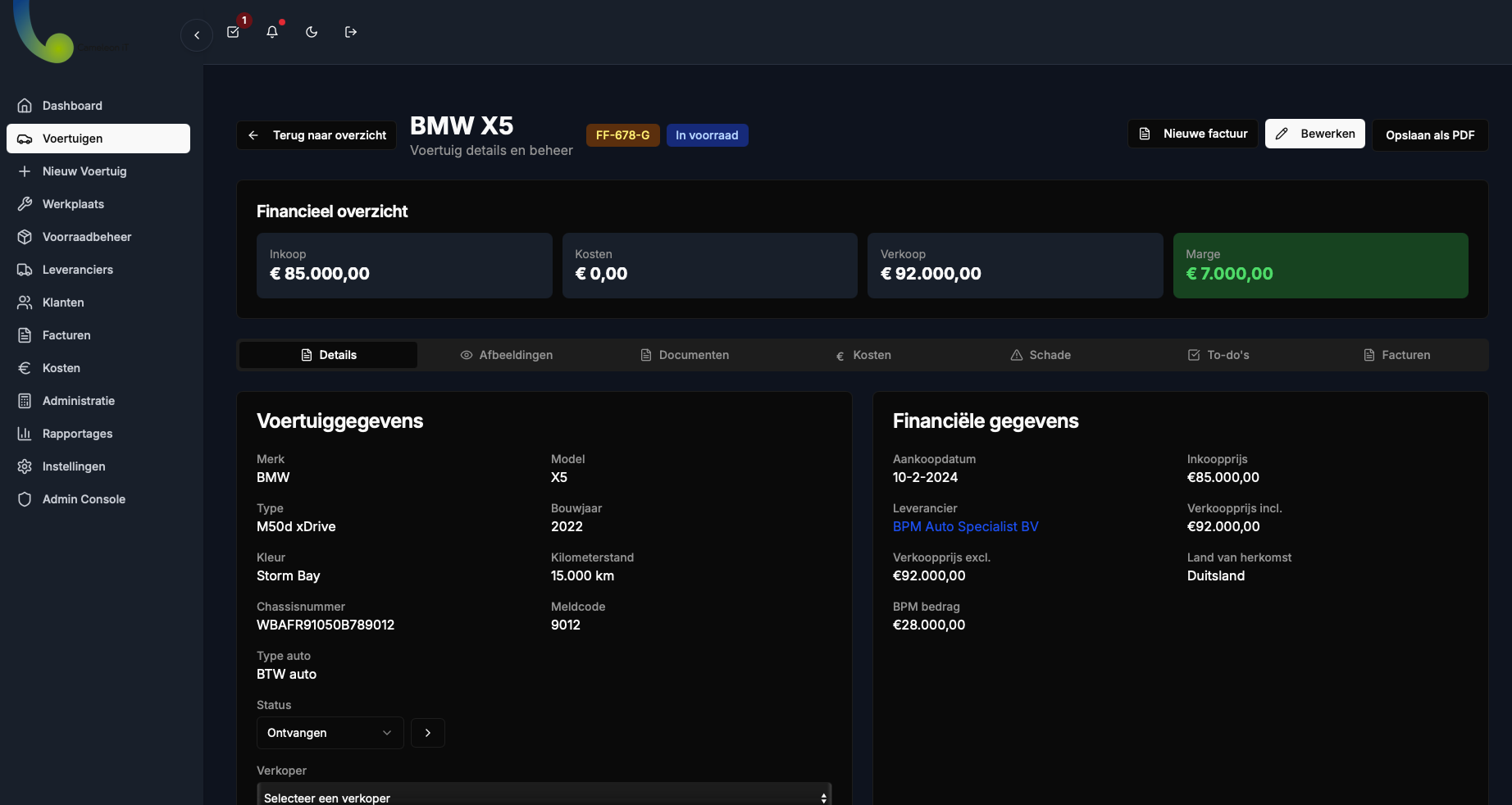 Voertuig detail pagina met financieel overzicht (dark)